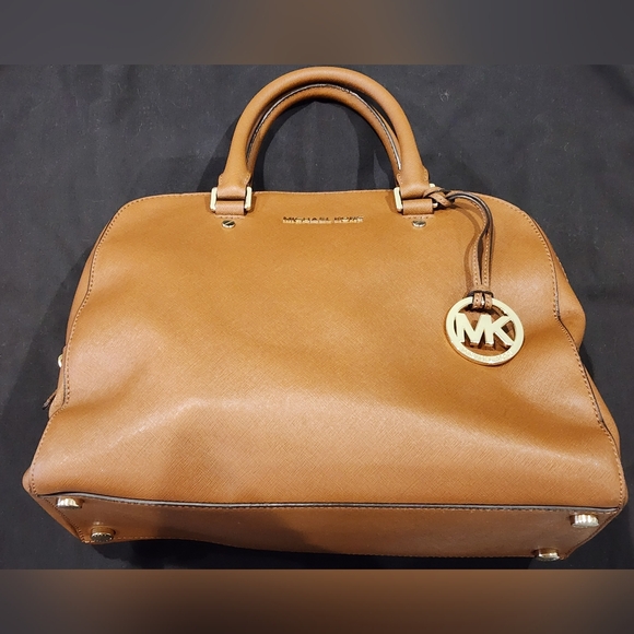 MICHAEL KORS | Cindy Dome Bag | Saffiano Leather | Peanut - Picture 6 of 12